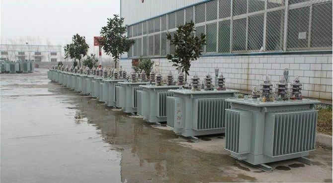 油浸式變壓器的保養(yǎng)如何去做？預防滲漏油：油浸式變壓器在油箱內(nèi)充滿變壓器油，裝配中依靠緊固件對耐油橡膠元件加壓而密封。